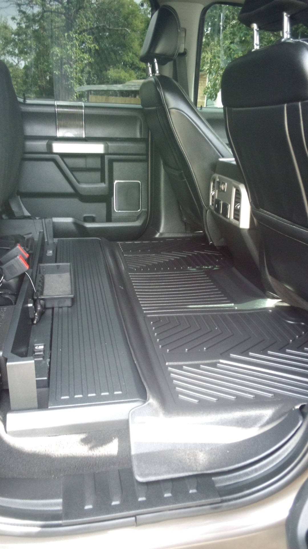 Truck rear cabin floor detail