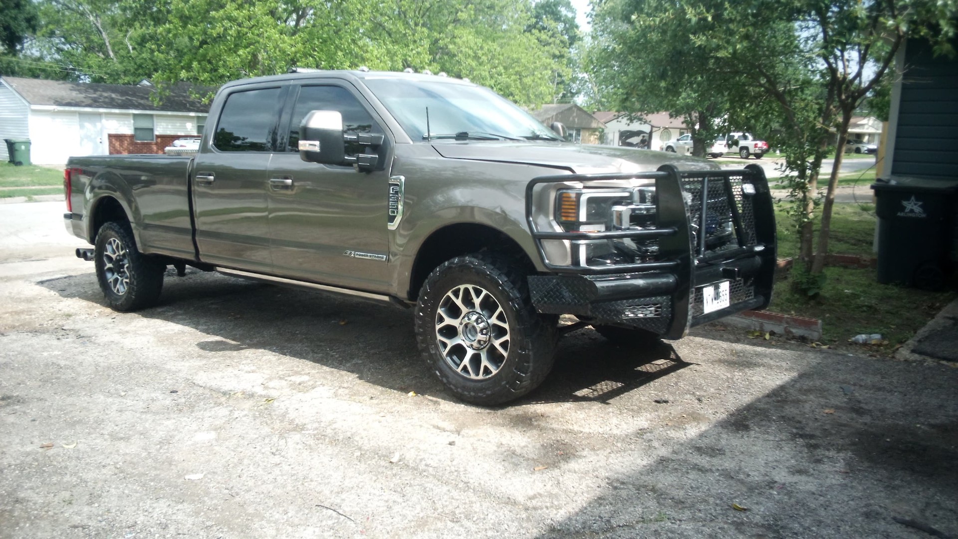 Detailed Ford F-350 — exterior shine